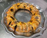 Une image de l'étape 11 de Couronne aux champignons, épinards, tomate et parmesan.