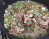 Foto del paso 4 de la receta: Costillas de cerdo ahumado con jamón y verduras