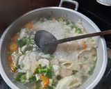 Foto langkah ke 7 dari resep Sayur Sop Daging Sapi & Bakso.