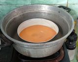 Foto langkah ke 4 dari resep Bolu karamel sarang semut.