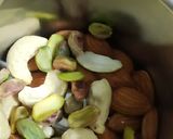 शाही मसाले दूध (shahi masala dudh recipe in marathi) रेसिपी स्टेप 1 फोटो 