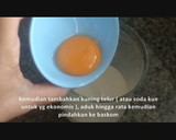 Foto langkah ke 2 dari resep Cara mudah membuat donat hanya diaduk aduk saja hasil kokoh empuk lembut menul menul.