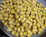 A picture of step 1 of Hariyali Chole masala (without onion garlic).