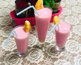 A picture of step 4 of Strawberry Milkshake.