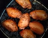 รูปขั้นตอนการทำที่ 3 ของ เมนู : ปีกไก่ข้อกลางทอดกระเทียมพริกไทย  #ทำอาหารด้วยหม้อทอดไร้ควัน