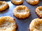 Pepas de coco con dulce de leche