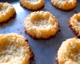 Foto del paso 5 de la receta: Pepas de coco con dulce de leche