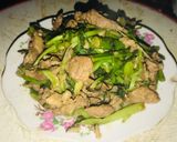 Hình bước làm 1 của món Thịt ngựa xào rau cần