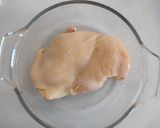 Foto del paso 2 de la receta: Pechuga de pollo sobre una cama de puré de betabel 🍠