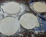 Foto del paso 1 de la receta: Masa filo hecha de tapas de empanada