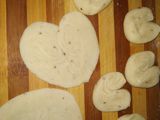 सूजी हार्ट पफ पूरी (Suji Heart Puff Puri recipe in Hindi)