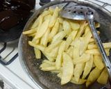 A picture of step 4 of Ginger garlic potato chips.