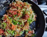 कॅफे स्टाइल  ग्रिल ‌‌ सँडविच (cafe style grill sandwich recipe in marathi) रेसिपी स्टेप 3 फोटो 