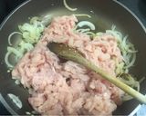 Une image de l'étape 3 de Potimarron farci au poulet, fèves et châtaignes - LRQDO.
