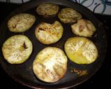 A picture of step 4 of Baigan bhaja.