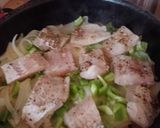 Foto del paso 2 de la receta: Merluza en sartén con cebollas rehogadas