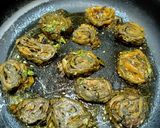 A picture of step 1 of Patra Aluvadi Bhel.