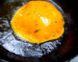 A picture of step 4 of Aloo puri.