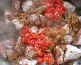 Foto del paso 1 de la receta: Carne estofada con ajo (Variación al vino tinto) 🍷