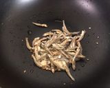👩🏻‍🍳筍片炒小魚干的食譜步驟3照片