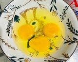 Foto langkah ke 2 dari resep Telur Dadar Bayam.