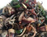 Foto langkah ke 7 dari resep Tumis Cumi hitam.