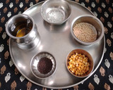 *மாங்காய், தேங்காய், துவையல்* ரெசிபி ஸ்டேப் 1 புகைப்படம்