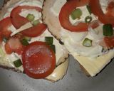 A picture of step 1 of Easy open toasted chicken sambo.