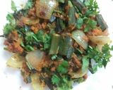 A picture of step 5 of Bhindi do pyaza.