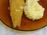 Milanesa de merluza con puré de papa