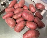 Une image de l'étape 1 de Pommes de terre au diable, ail confit et herbes aromatiques.