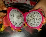 ড্রাগণ ফ্রুট মিল্কশেক (dragon fruit milkshake recipe in Bengali) রেসিপি ধাপ - 1 ছবি