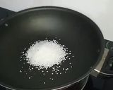 A picture of step 1 of Ready-to-eat mouth freshener.