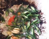 Foto langkah ke 3 dari resep Oseng Udang Lombok Ijo.