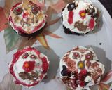 A picture of step 4 of Spooky halloween Cupcake.