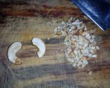 Foto langkah ke 1 dari resep Cashew Choco-Cheese Thumb Print.