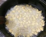 Foto langkah ke 3 dari resep Kue bawang renyah.