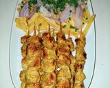 Une image de l'étape 7 de Brochettes de poulet marinées accompagnées de frites 🍴.