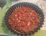 Foto del paso 4 de la receta: Torta de chocolate, avena y frutillas sin azúcar 🍓🍓🍫