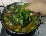 Foto langkah ke 4 dari resep Sup ikan patin kuah kuning (W#45).