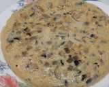 Foto del paso 7 de la receta: Tortilla de champiñones y cebolla con queso
