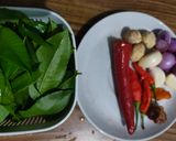 Foto langkah ke 2 dari resep Sup ikan Kerapu Daun Kedondong.