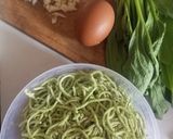 Foto langkah ke 1 dari resep Mie Ayam Hijau Goreng.