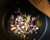 A picture of step 3 of Cauliflower curry - vegan.