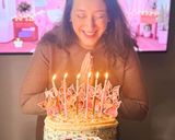 Foto del paso 39 de la receta: Memory Cake de Vainilla, Dulce de Leche y Buttercream de Chocolate Blanco (Torta de cumpleaños)