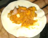 A picture of step 3 of Paneer momos.