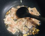 A picture of step 5 of Chilli chicken spaghetti.