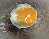 Foto langkah ke 2 dari resep Tumis Oyong Telur.