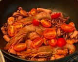 Foto del passaggio 10 della ricetta Pasta allo Scoglio (Spaghetti)
