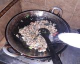 Foto langkah ke 3 dari resep Tumis kerang ala mama ff.